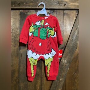 NWT Baby Grinch Outfit, size 3/6 months, smoke free home